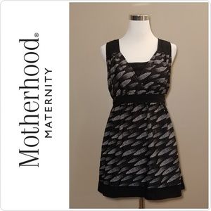 🔴$5 Motherhood Black and White Blouse